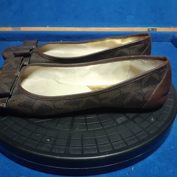 Michael Kors BalletSlip-On Flats With Signature Gold Tone Bow, Sz. 9M-US - Picture 2 of 9